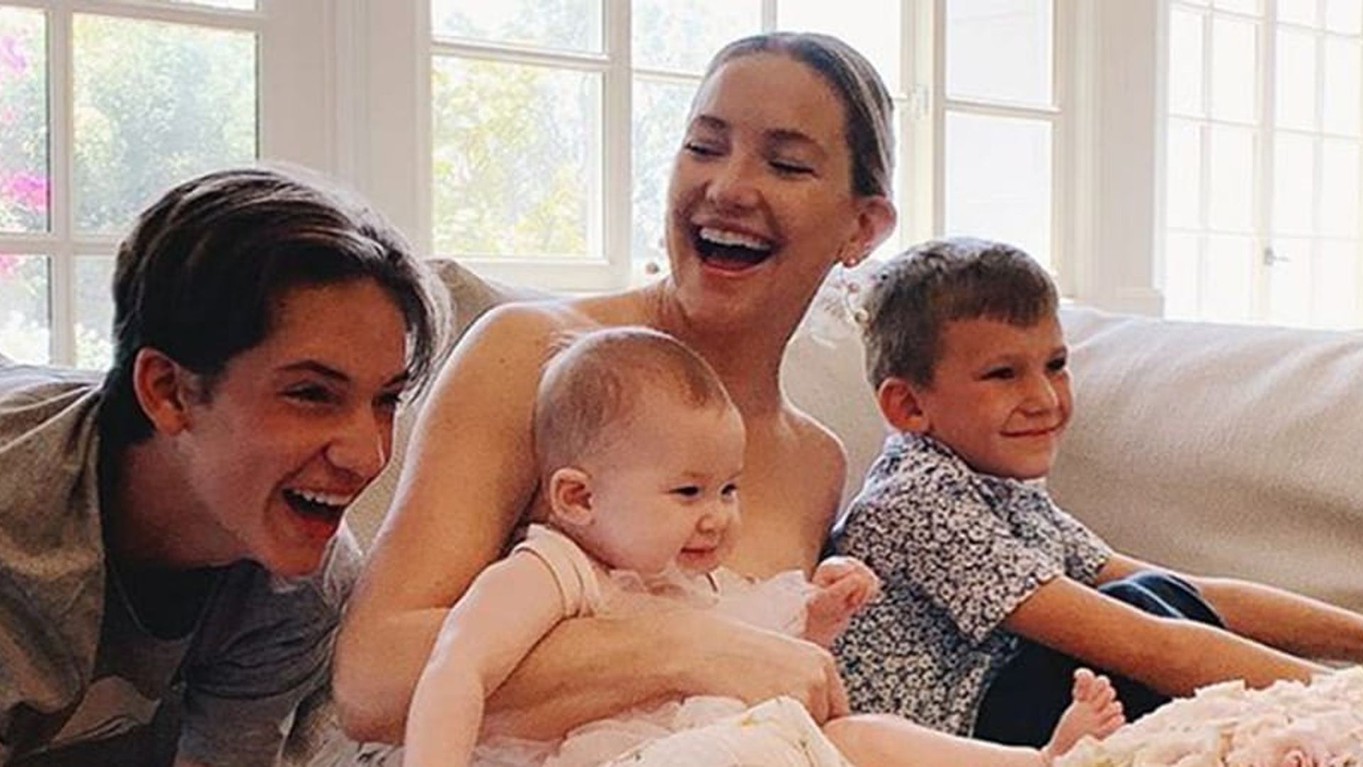 Kate Hudson's first-ever selfie with her entire family is priceless