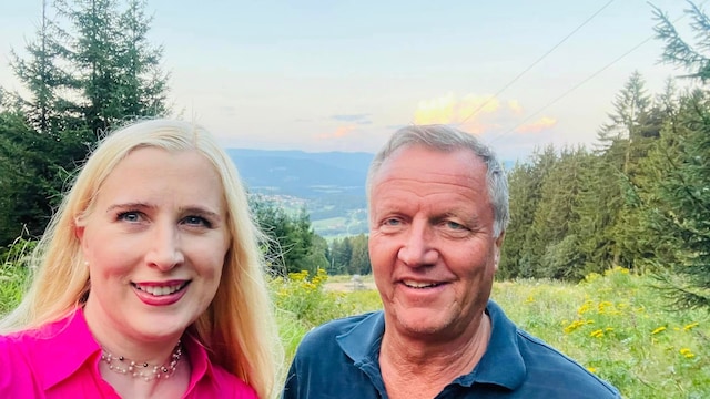 Josefa Von Hohenzollern announces husband's death