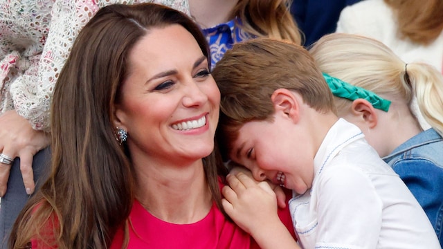 LONDON, UNITED KINGDOM - JUNE 05: (EMBARGOED FOR PUBLICATION IN UK NEWSPAPERS UNTIL 24 HOURS AFTER CREATE DATE AND TIME) Catherine, Duchess of Cambridge and Prince Louis of Cambridge attend the Platinum Pageant on The Mall on June 5, 2022 in London, England. The Platinum Jubilee of Elizabeth II is being celebrated from June 2 to June 5, 2022, in the UK and Commonwealth to mark the 70th anniversary of the accession of Queen Elizabeth II on 6 February 1952. (Photo by Max Mumby/Indigo/Getty Images)