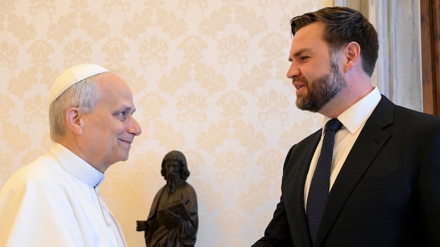 Pope Leo and JD Vance: Why the Vice President didn't kiss the Pope's ring