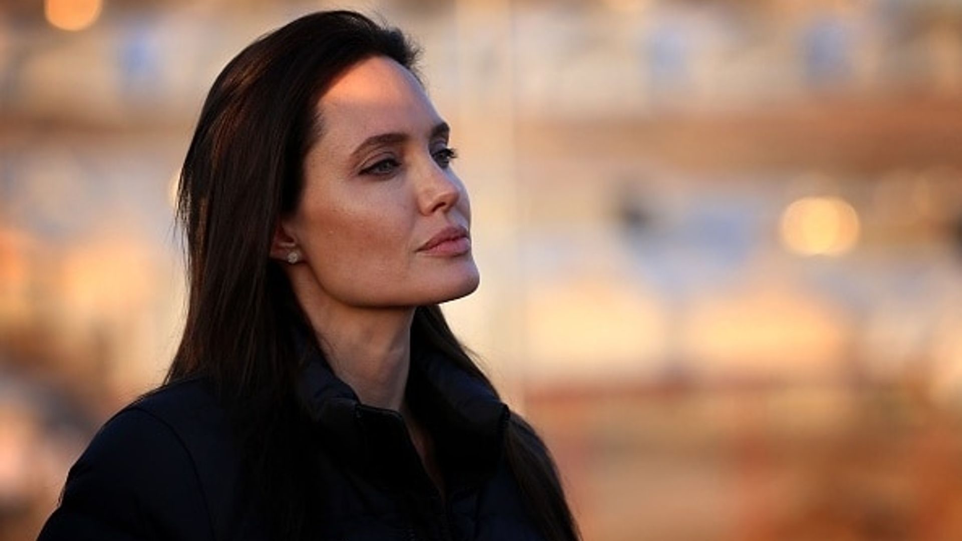 Angelina Jolie visits Iraq refugees, speaks of mothers' 'horror'