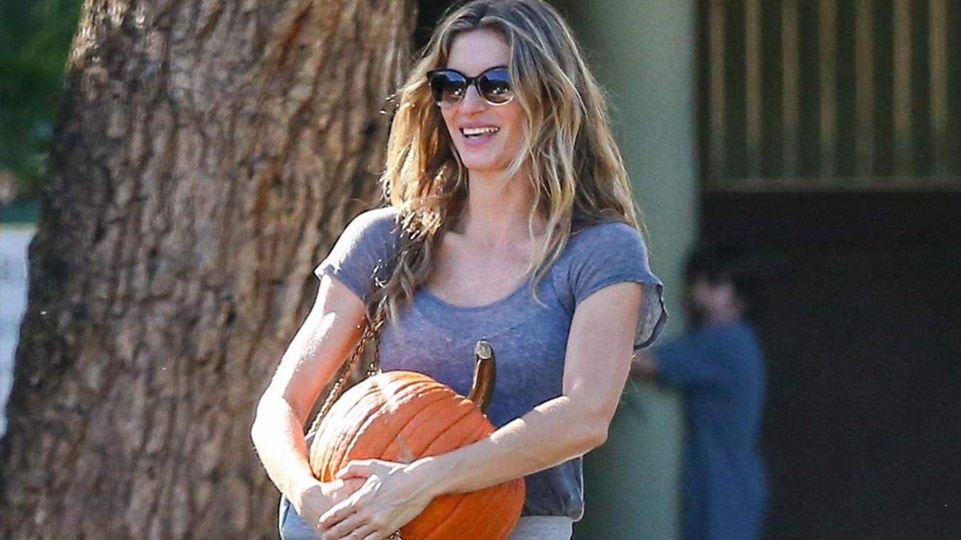 Gisele Bündchen takes the kids to a pumpkin patch; Tom Brady talks about adversities