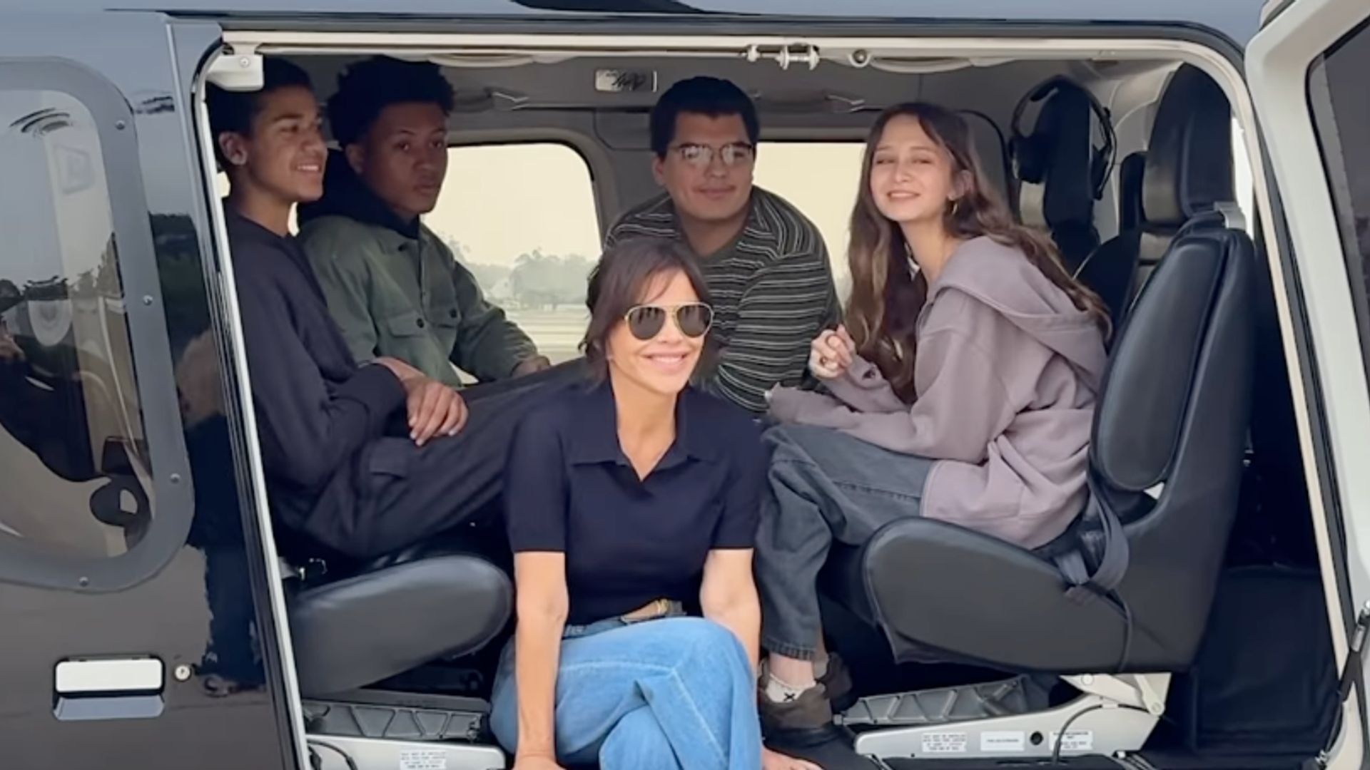 Lauren Sánchez Bezos gives high school students a ride on her helicopter