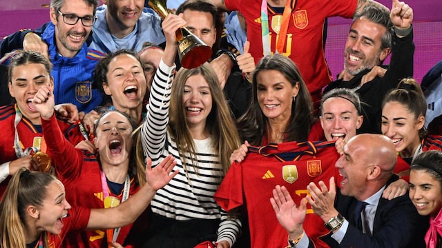 FBL-WC-2023-WOMEN-MATCH64-ESP-ENG-PODIUM