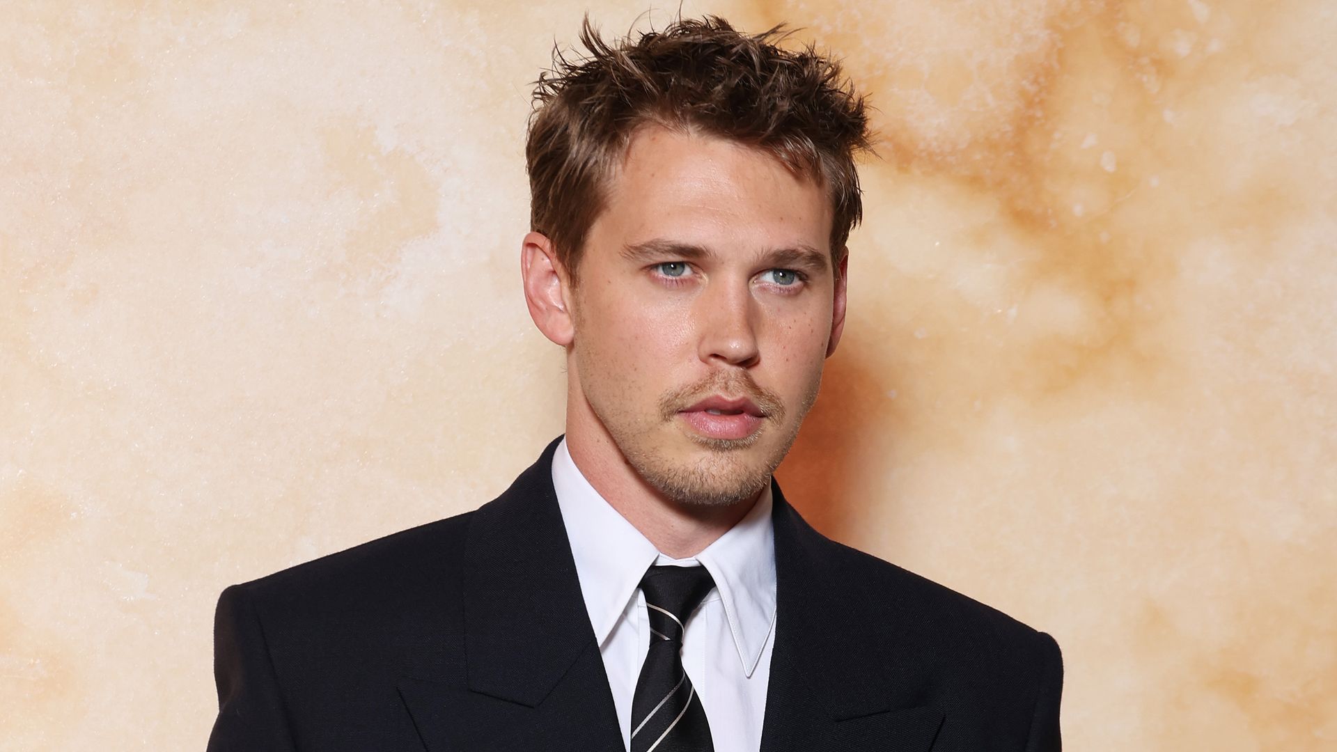 Austin Butler responds to Emily Ratajkowski dating rumors and talks future kids