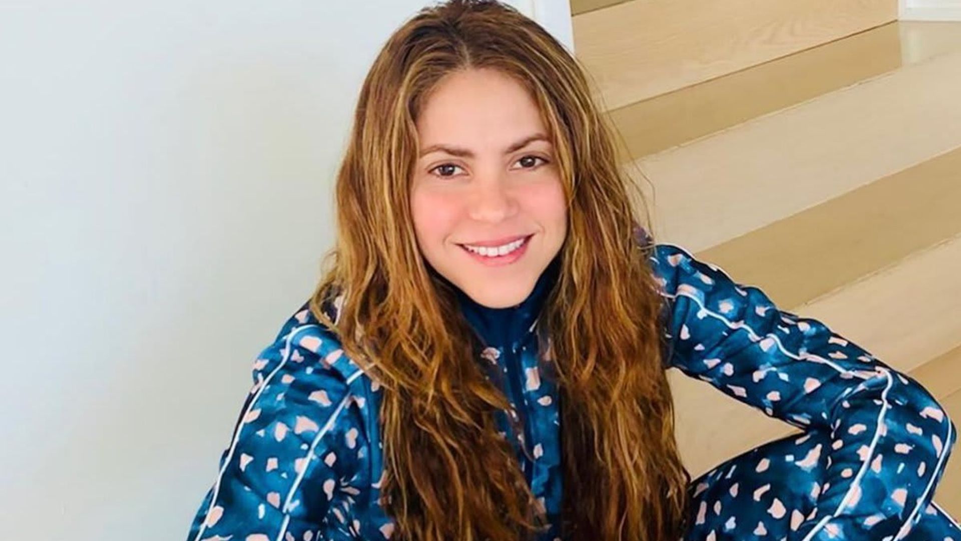 It seems that Shakira’s cheat day includes eating pizza in Miami