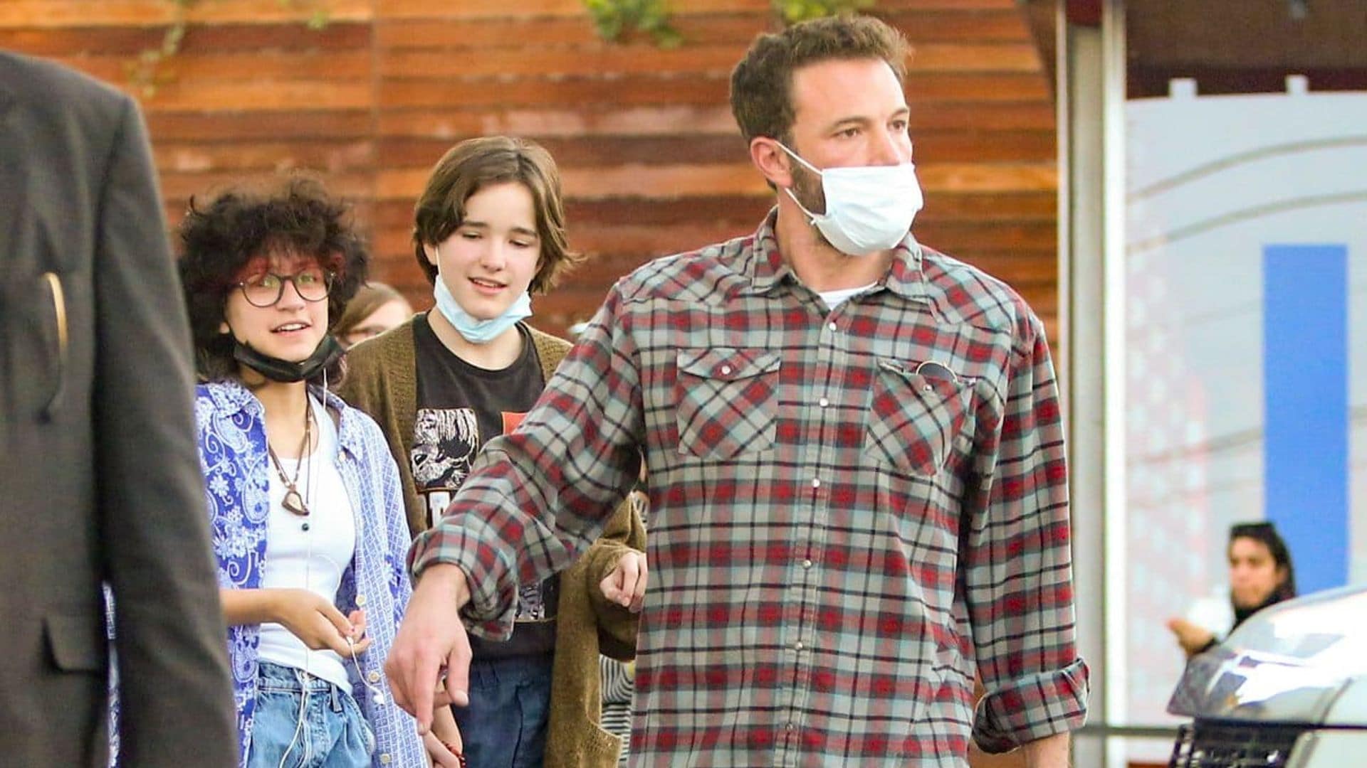 Ben Affleck takes his and Jennifer Lopez’s kids Christmas shopping after his controversial comments