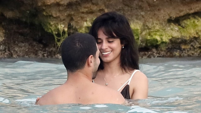 Photo © 2025 Spread Pictures/The Grosby Group

PREMIUM EXCLUSIVE

January 4th, 2025 - Saint Barthelemy 

Stunning Camila Cabello shares a passionate kiss with new boyfriend while enjoying the sun in the Caribbean cristal waters of St Barths.****

La despampanante Camila Cabello comparte un apasionado beso con su nuevo novio mientras disfruta del sol en las cristalinas aguas caribeñas de San Bartolomé.
