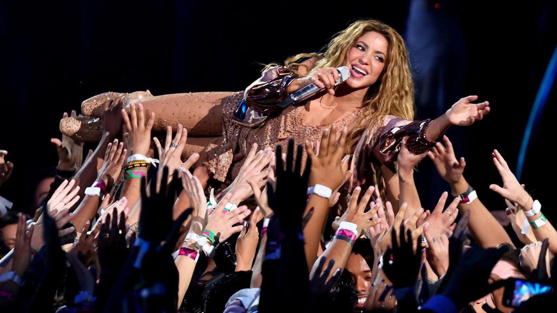 Shakira’s epic VMA performance: Crowd surfing, knives, and hypnotic hips [Photos]