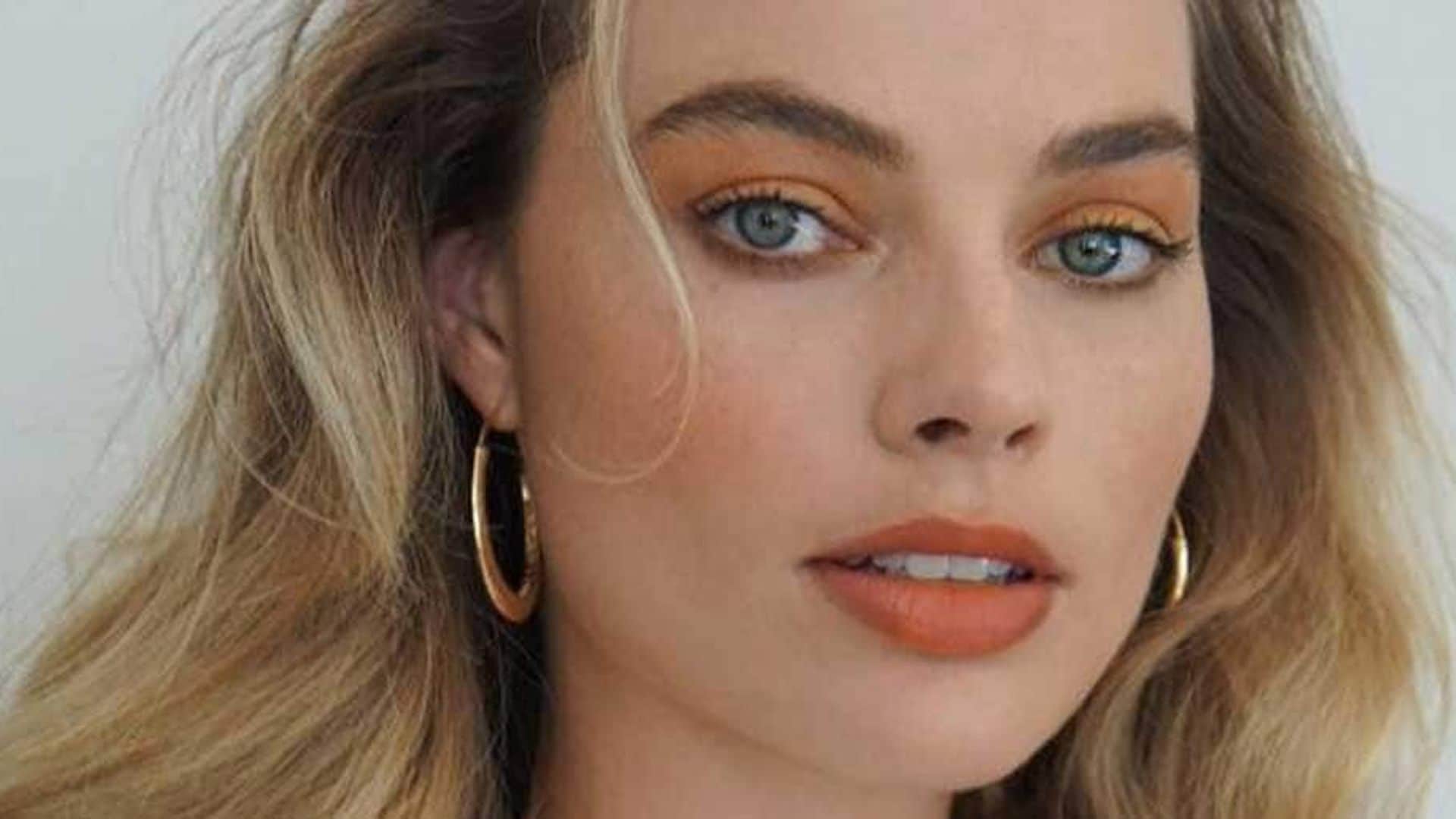 This $45 mascara turned Margot Robbie into a modern-day Sharon Tate