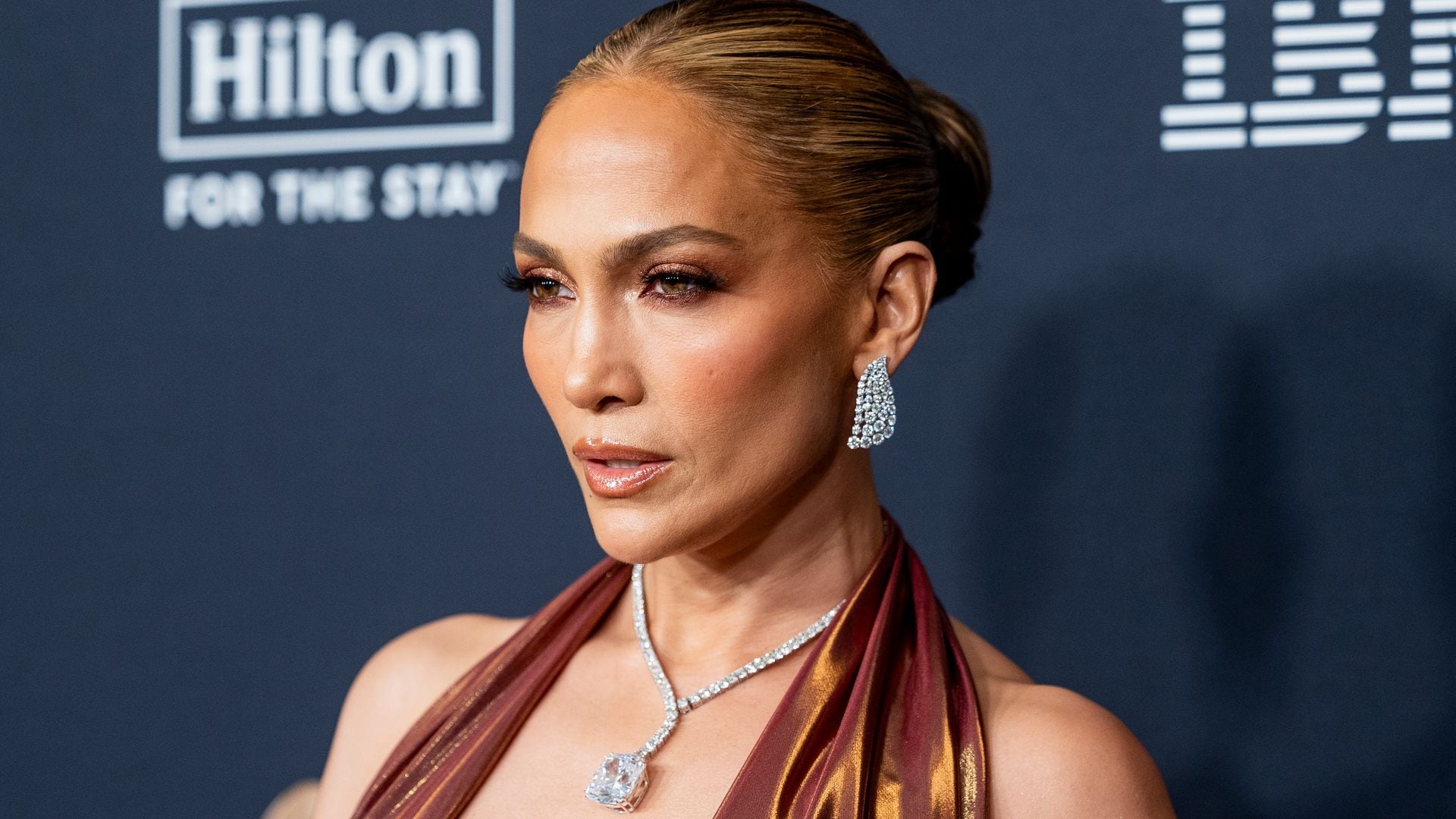 Jennifer Lopez is unrecognizable after glam transformation: Fans confuse her with another pop star