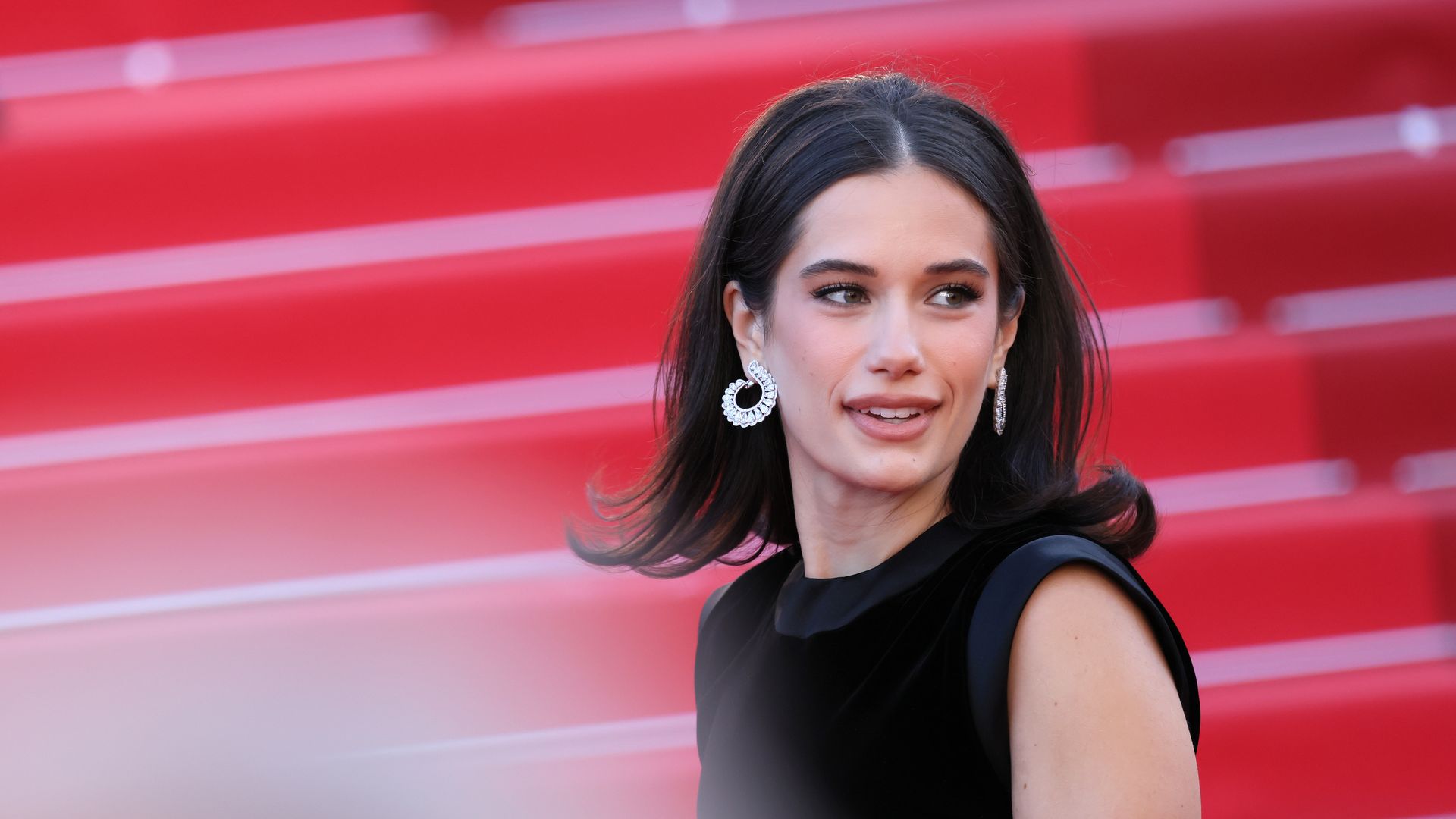 John Travolta’s Daughter, Ella Bleu, proves the classic '60s blowout is the only hairstyle you need for your next special occasion