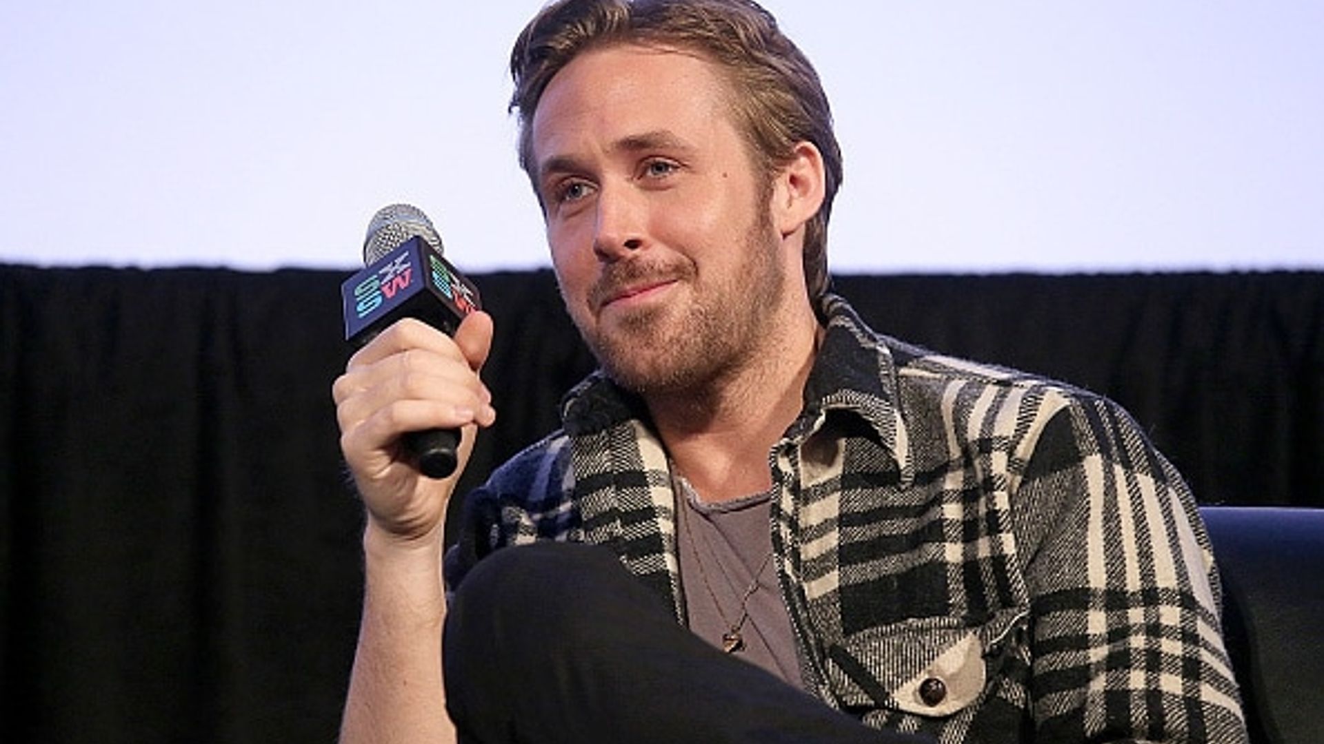 Swoon! Ryan Gosling helps out with a couple's proposal