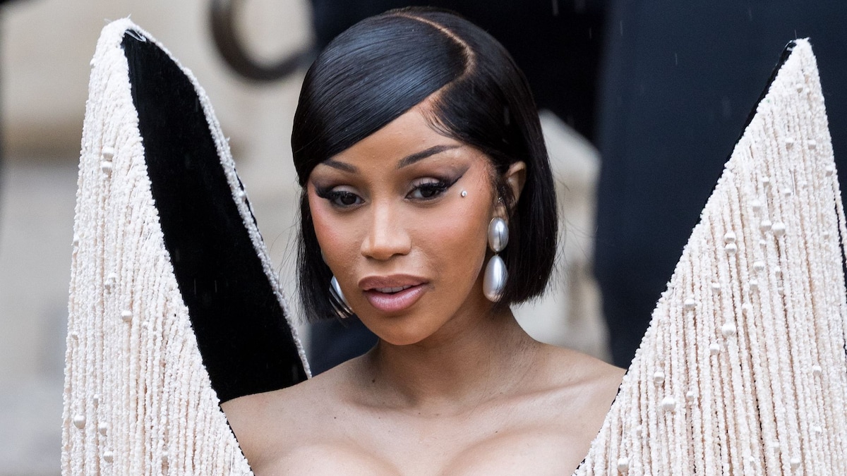 https://www.hola.com/us/horizon/landscape/7aba172c988e-paris-france-cardi-b-attends-the-schiaparelli-haute-couture-fall-winter-2025-202.jpg?im=Resize=(1200)