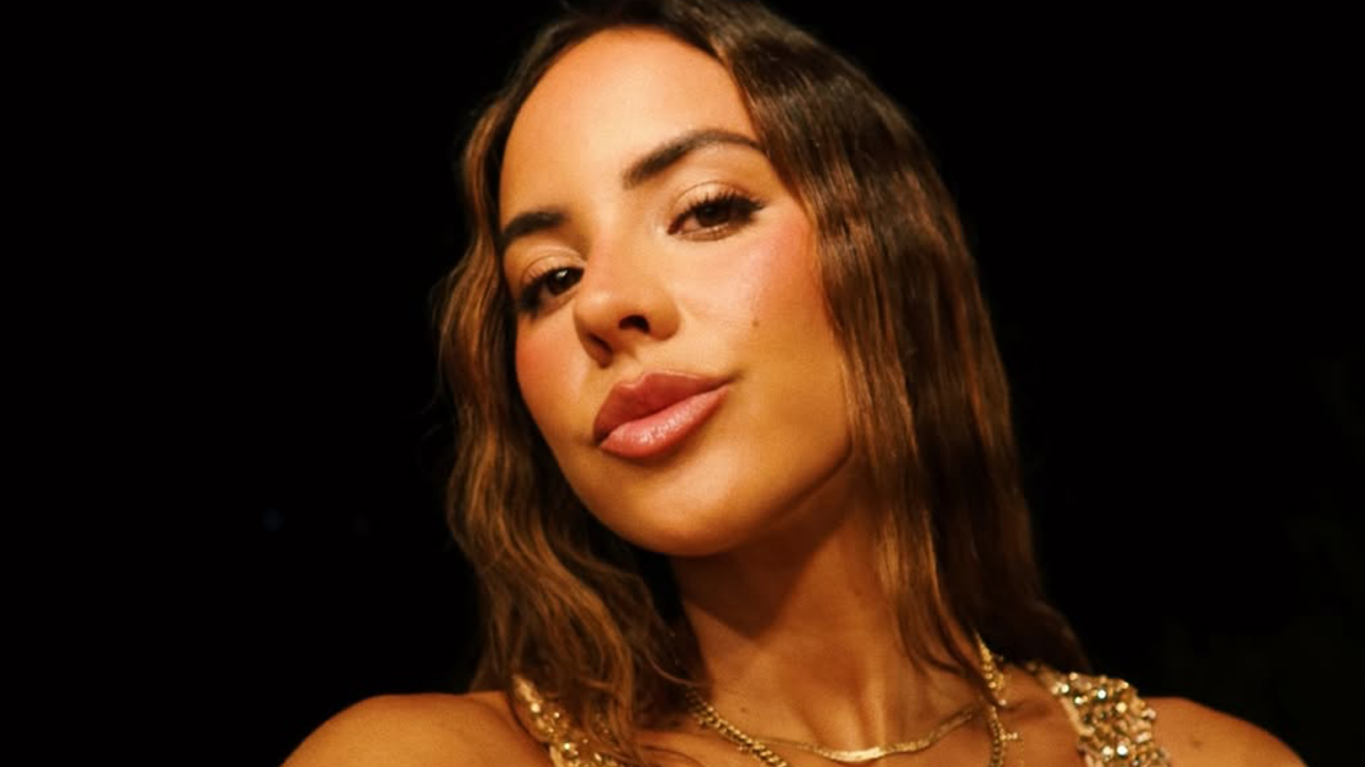 Bad Bunny’s girlfriend Gabriela Berlingeri shows off sleek leather look in Tokyo, says she’s ‘grateful’