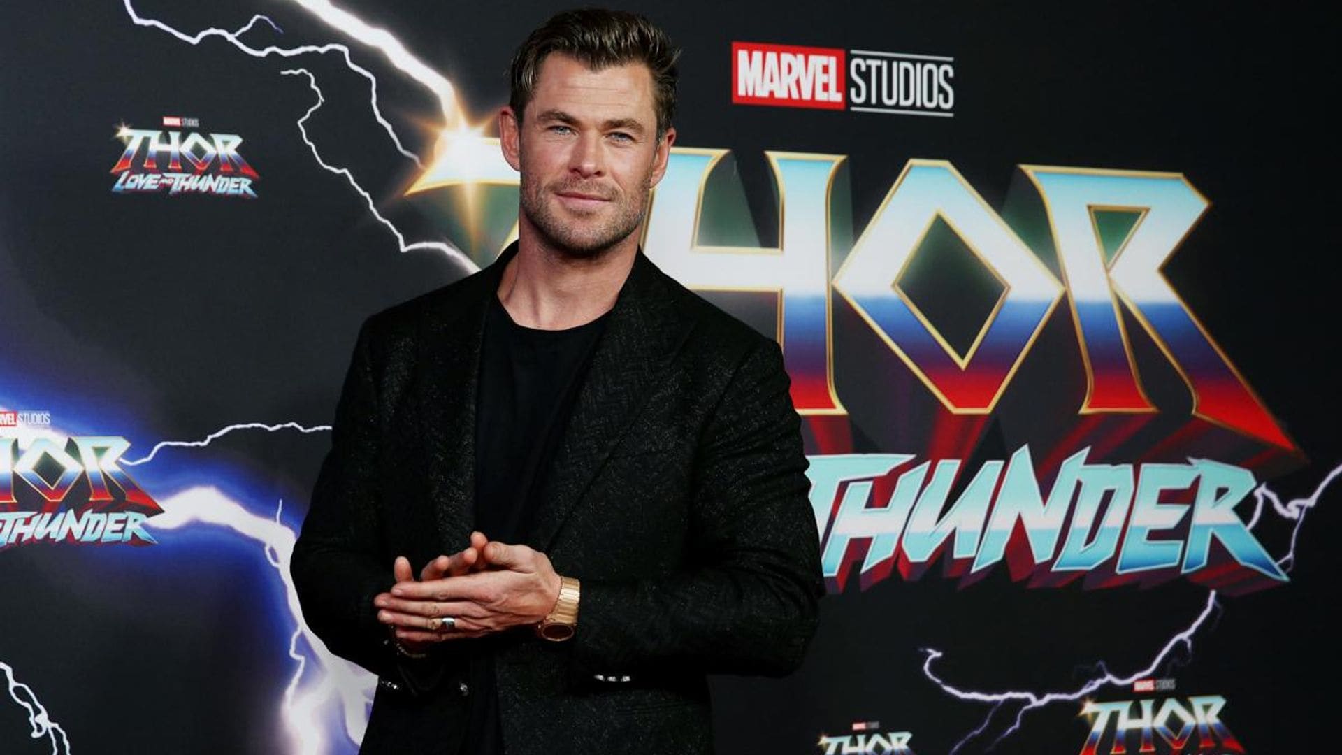 Chris Hemsworth drives fans wild by reading kids’ bedtime stories