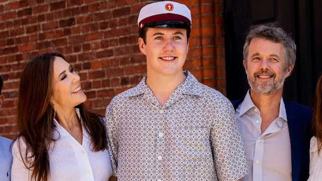 Denmark's Crown Prince Christian (C) poses with his parents King Frederik X of Denmark (3rd R) and Queen Mary of Denmark (2nd L) and his siblings, Prince Vincent (L), Princess Josephine (R) and Princess Isabella (2nd R), after completing his final exam and becoming a graduate from Ordrup Gymnasium, High School, in Copenhagen, Denmark, on June 24, 2024. (Photo by Ida Marie Odgaard / Ritzau Scanpix / AFP) / Denmark OUT (Photo by IDA MARIE ODGAARD/Ritzau Scanpix/AFP via Getty Images)