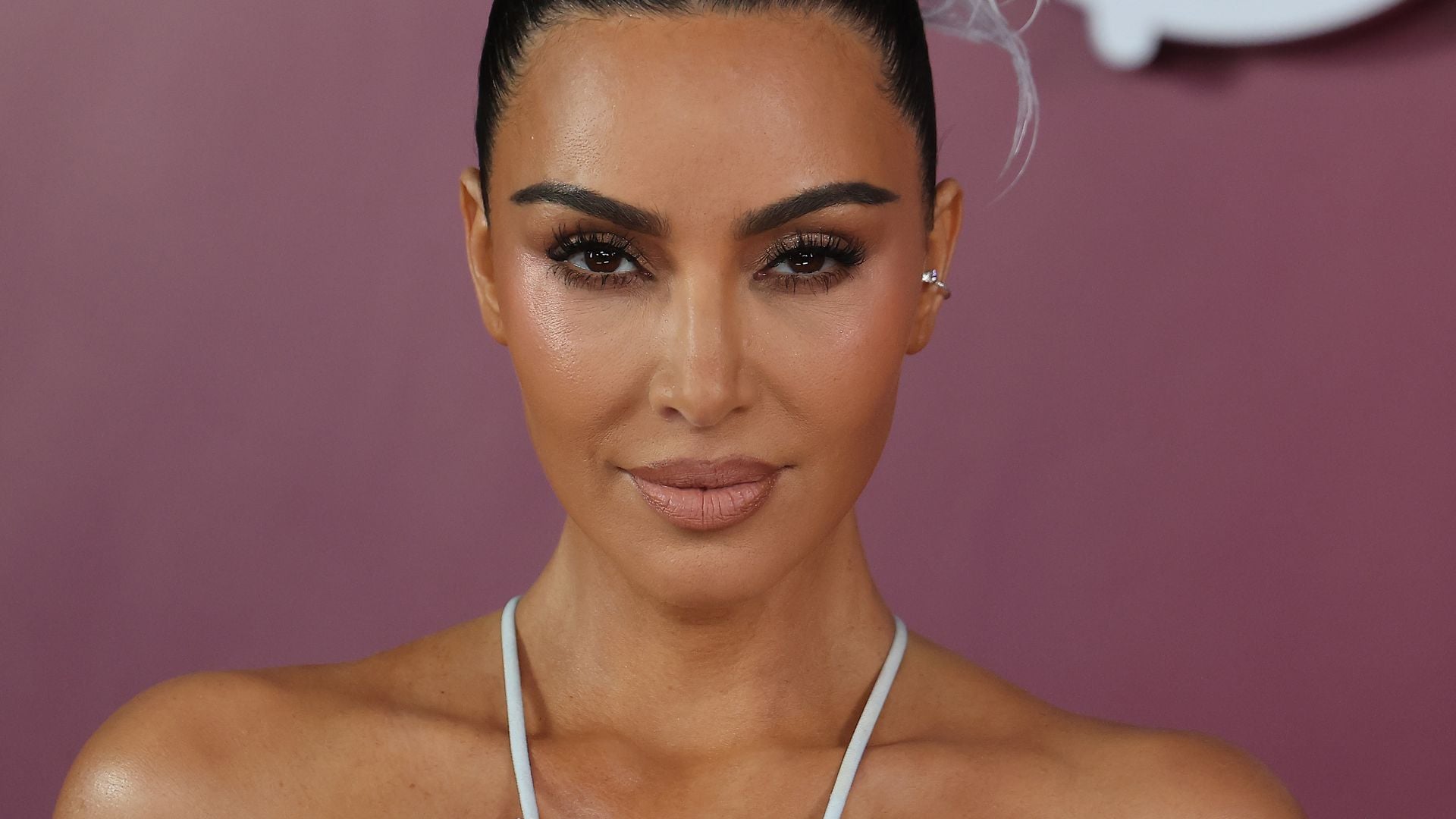 Kim Kardashian se derrumba al prepararse para su examen de abogacía: 'Este sueño significa demasiado para mí'