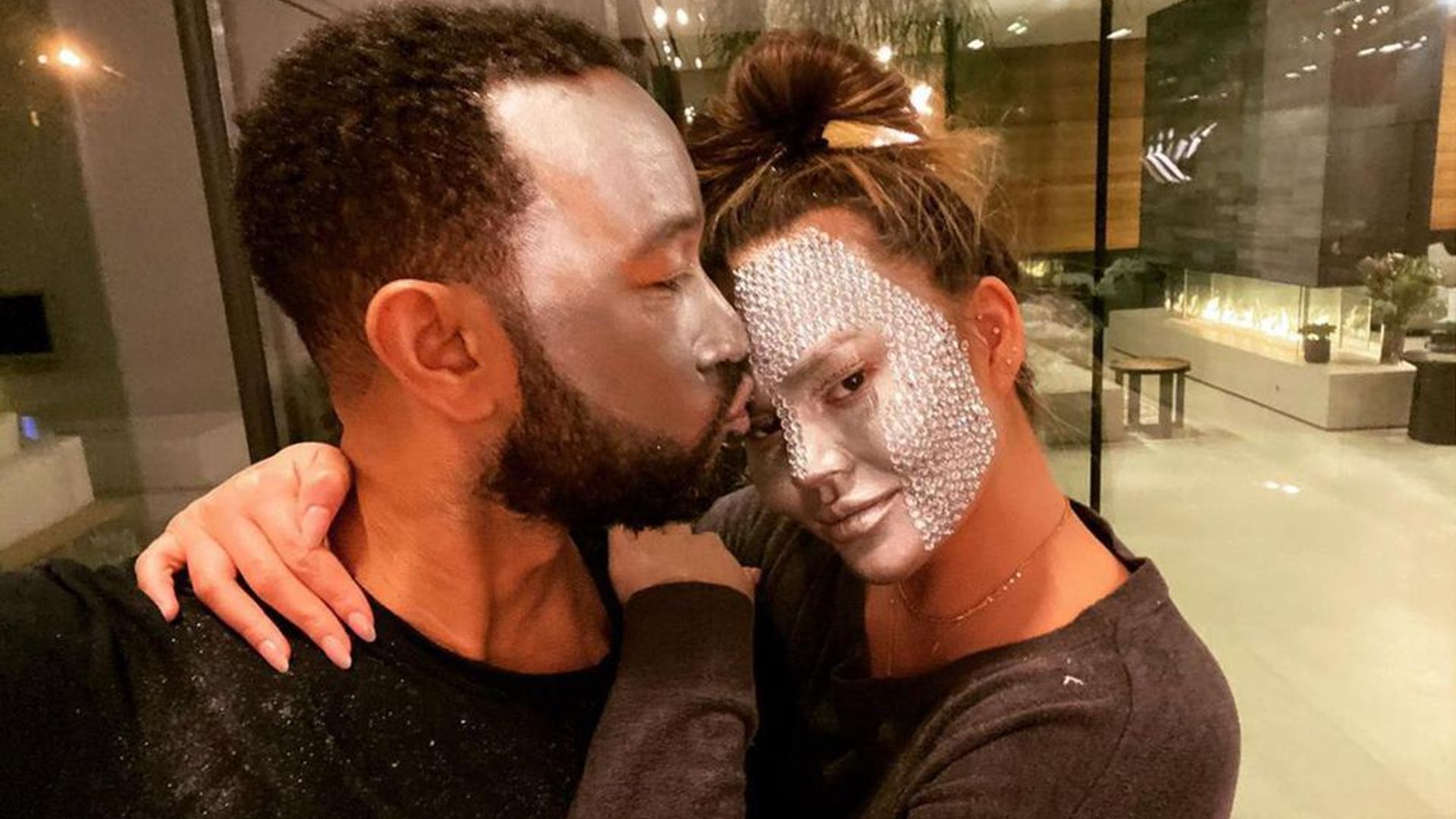 Chrissy Teigen figured out how to use Instagram again after its latest update