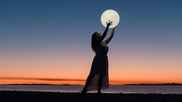 Moon Rituals Guide: Transform your life with Lunar cycles