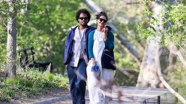 Katie Holmes and New Boyfriend Bobby Wooten Pack on the PDA in NYC 05-03-2022
