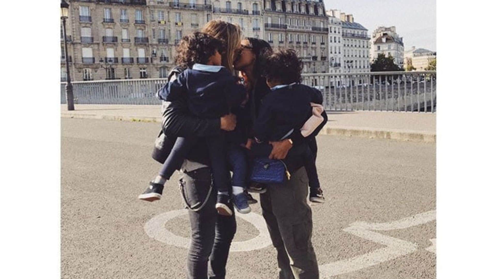 Zoe Saldana and more give the best hugs while taking #OneVidaAtATime challenge