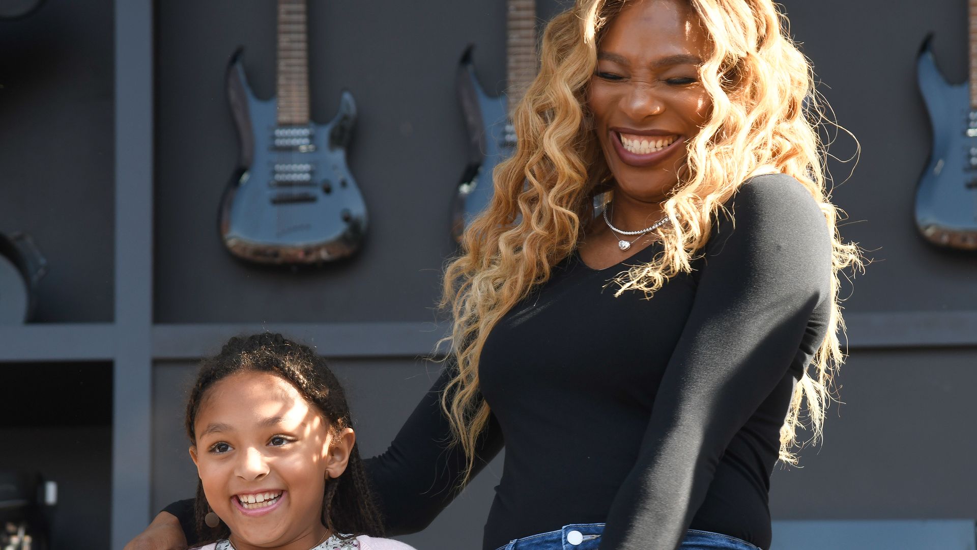 https://www.hola.com/us/horizon/landscape/81c7c906d8e0-napa-california-olympia-williams-with-mother-serena-williams-attend-a-culinary-d.jpg?im=Resize=(1200)