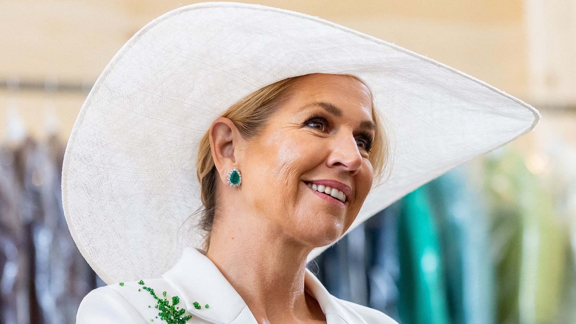 https://www.hola.com/us/horizon/landscape/81f65bce2d94-queen-mc3a1xima-of-the-netherlands-attends-the-opening-of-the-state-of-fashion.jpg?im=Resize=(1200)