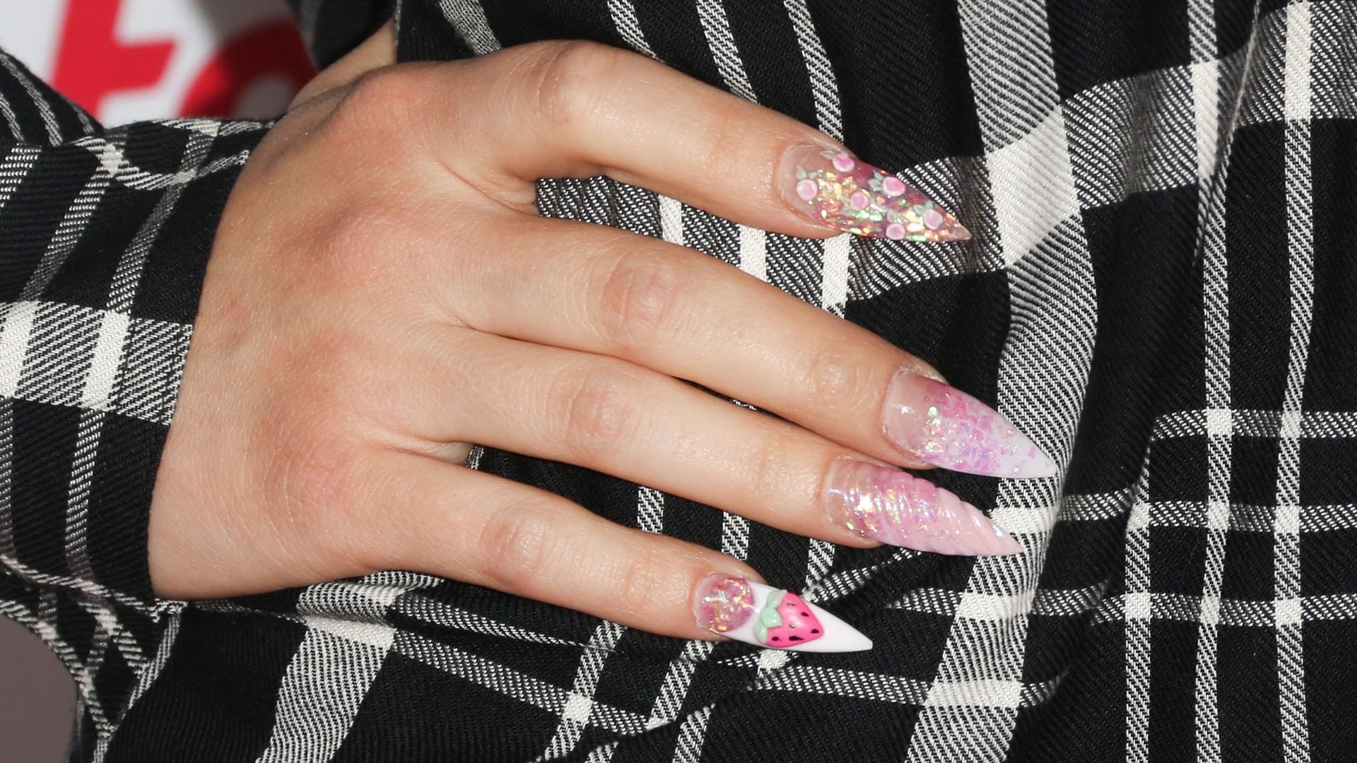 Lemon and strawberry nail designs that are taking over this summer