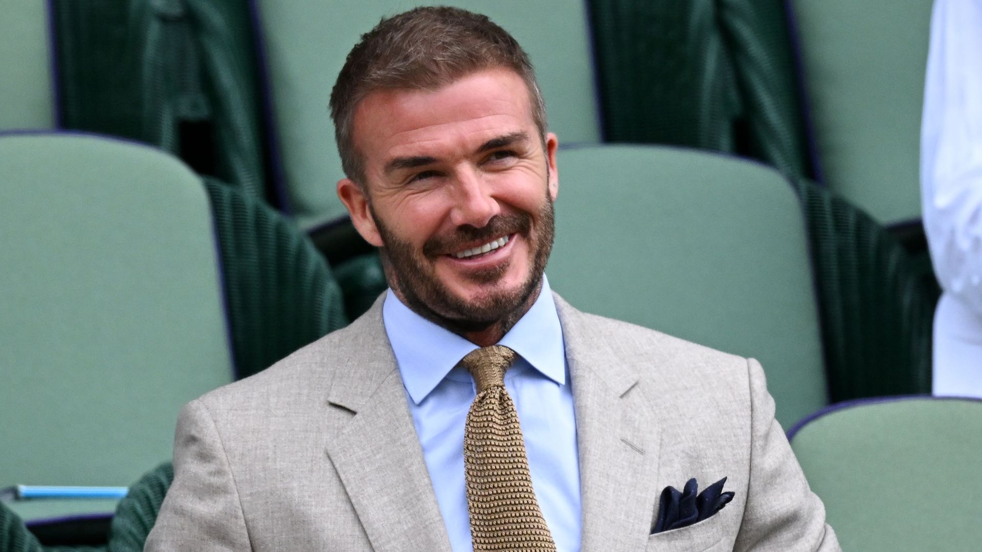 David Beckham shows off strong biceps in family vacation with Victoria Beckham