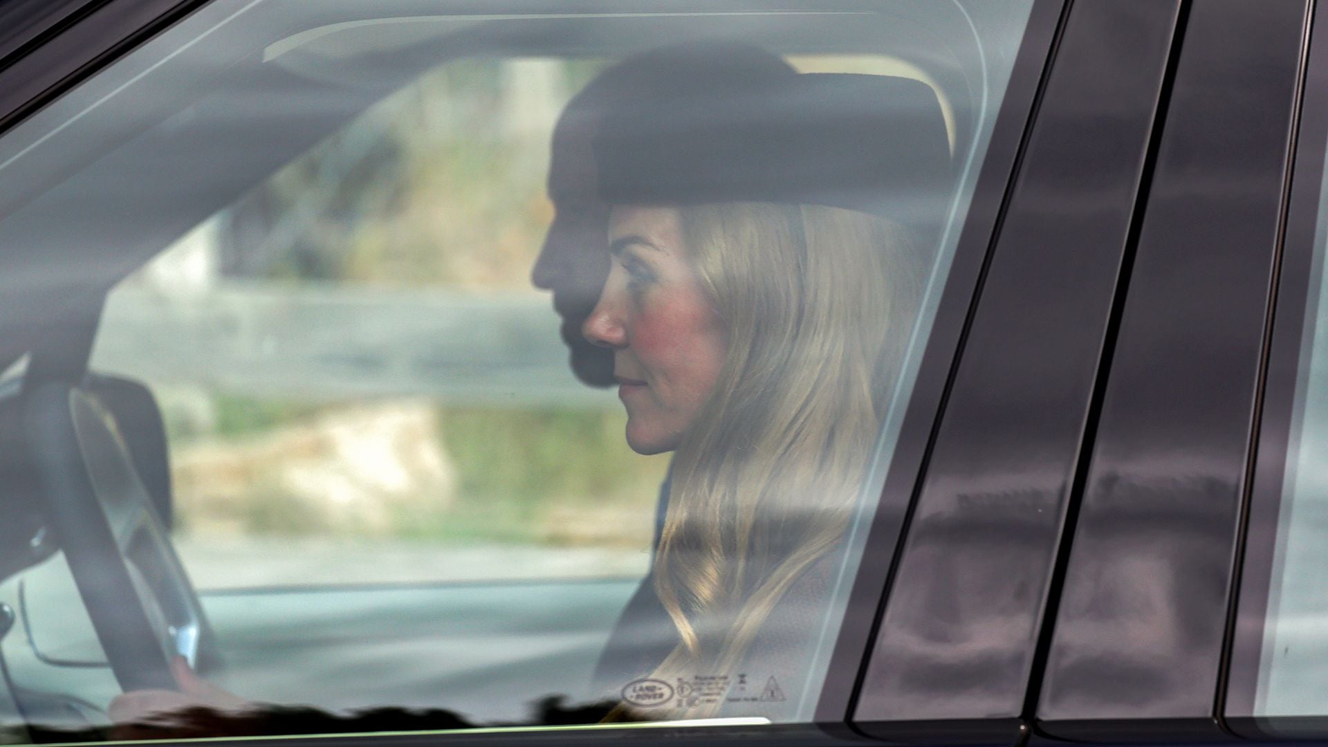  Prince William, Prince of Wales and Catherine, Princess of Wales depart by car at Crathie Kirk after attending the church service on August 24, 2025 in Crathie, Aberdeenshire. 