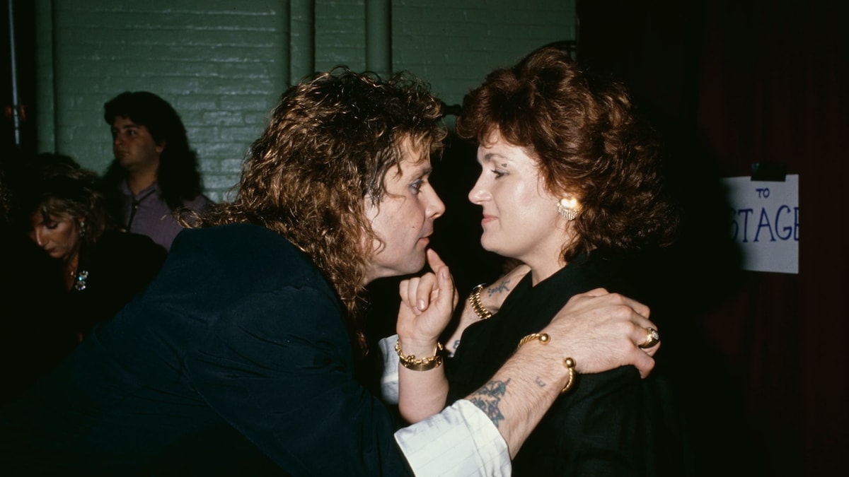 https://www.hola.com/us/horizon/landscape/83ebdc435cef-british-singer-and-songwriter-ozzy-osbourne-goes-face-to-face-with-his-british-m.jpg?im=Resize=(1200)