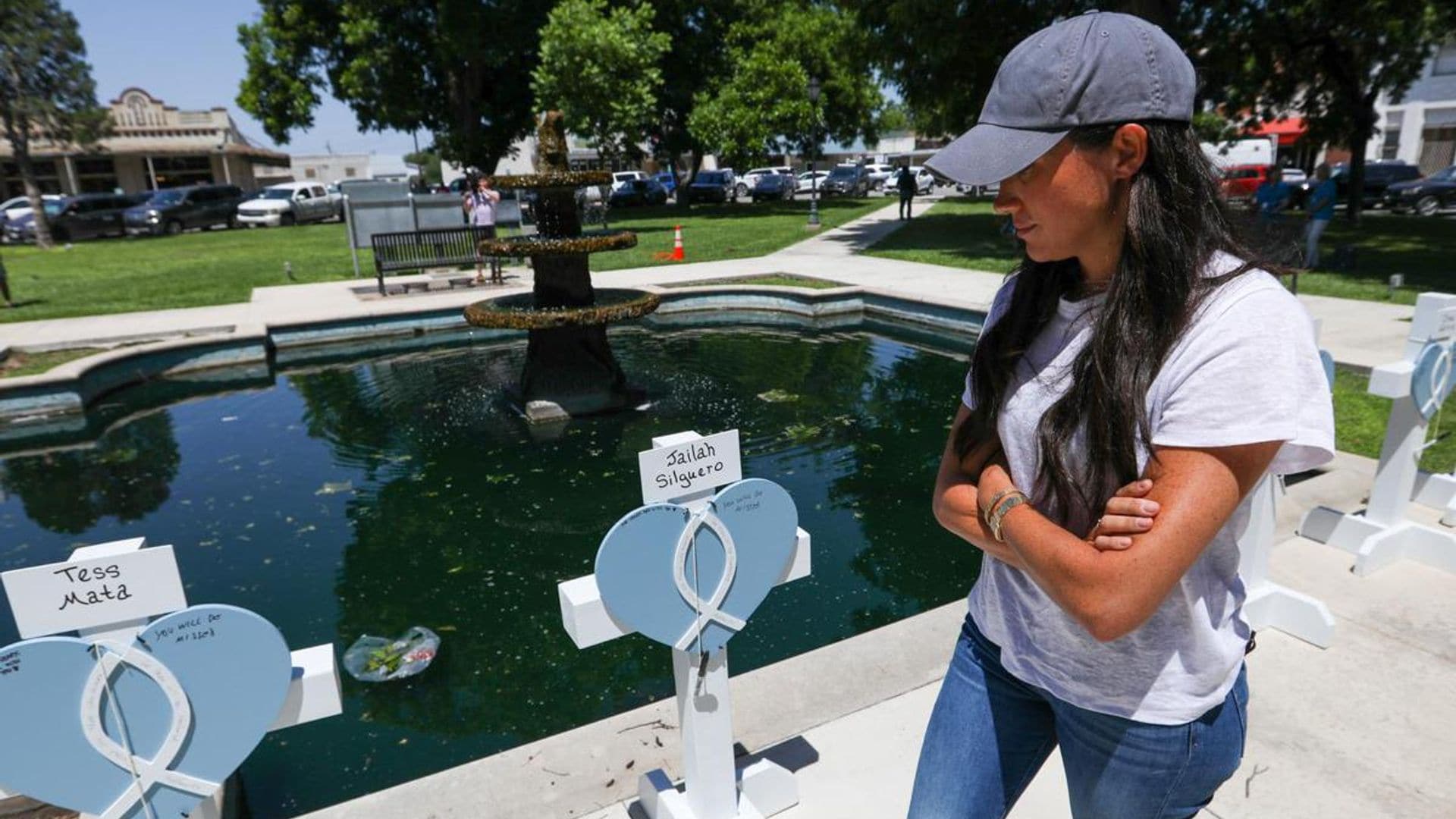 Meghan Markle lays flowers at memorial for victims of the Texas elementary school shooting
