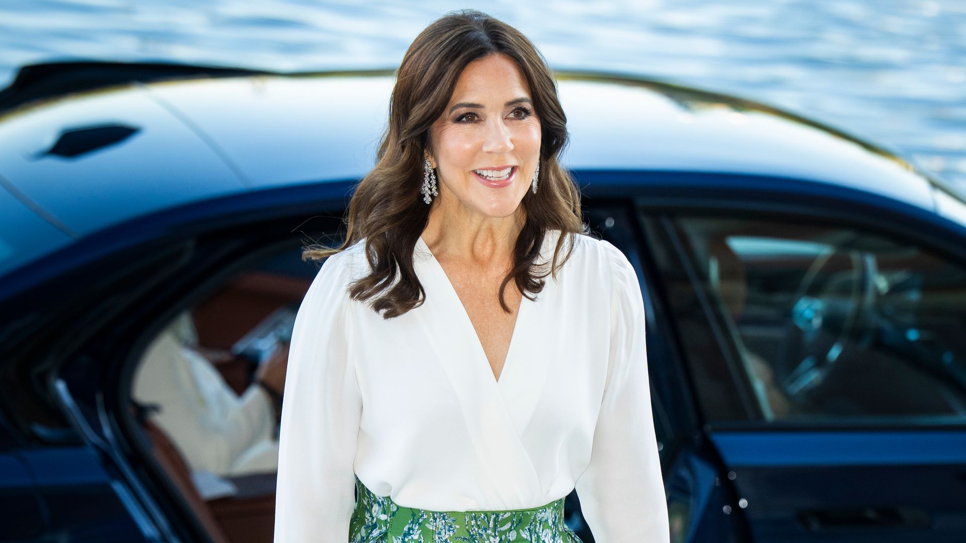 https://www.hola.com/us/horizon/landscape/85244b22c224-copenhagen-denmark-queen-mary-of-denmark-attends-a-dinner-of-the-global-fashion.jpg?im=Resize=(1200)