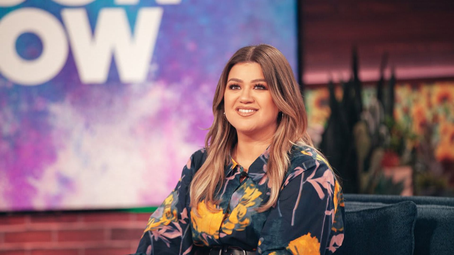 Kelly Clarkson calls “Despacito” ‘the one song in history that I’m afraid to cover’