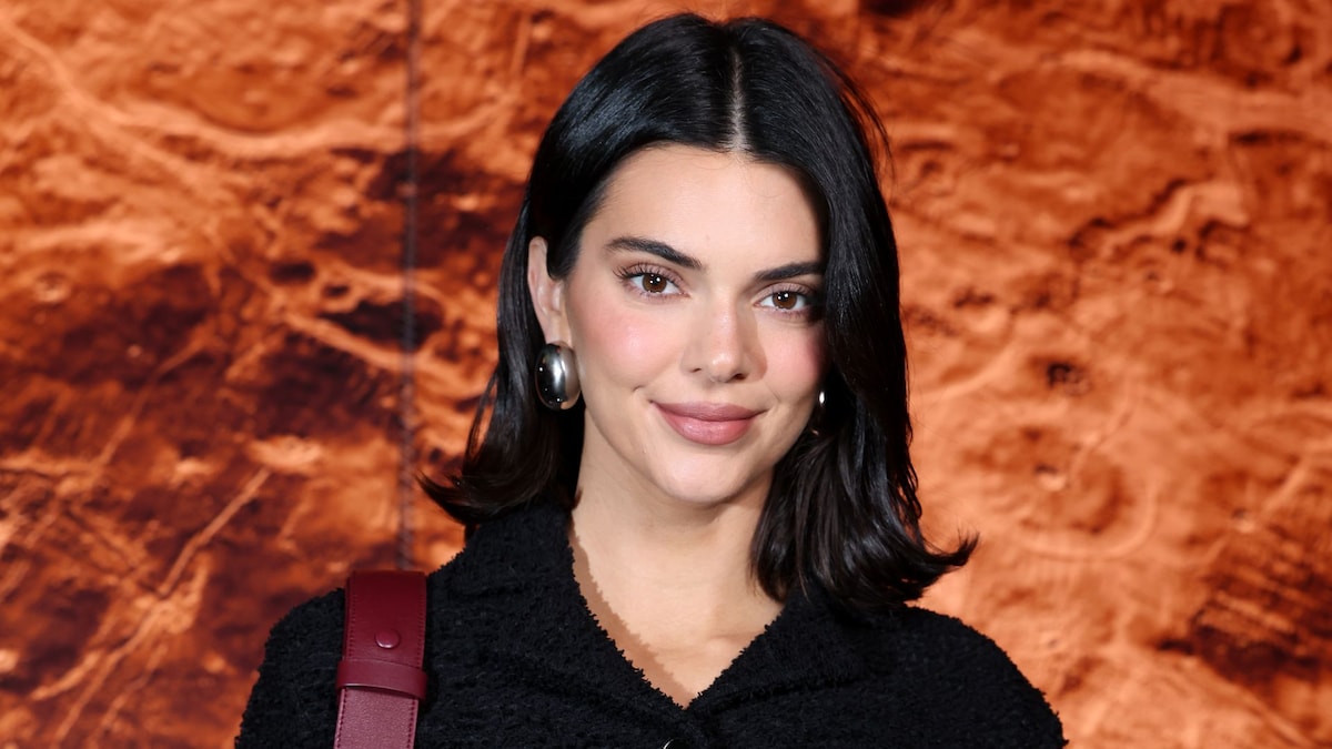 https://www.hola.com/us/horizon/landscape/86152b23832d-paris-france-kendall-jenner-attends-the-chanel-womenswear-spring-summer-2026-sho.jpg?im=Resize=(1200)