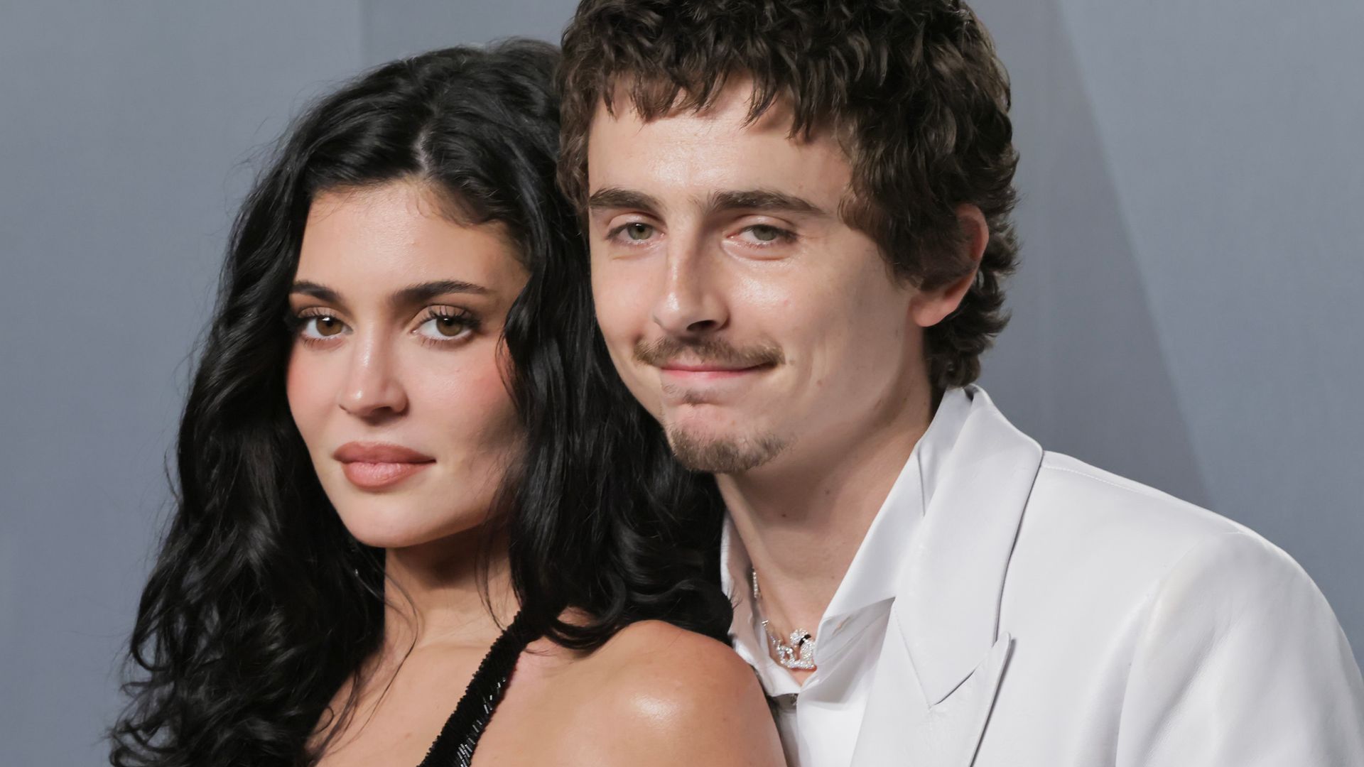 https://www.hola.com/us/horizon/landscape/86b5c27929ca-los-angeles-california-kylie-jenner-and-timothee-chalamet-attend-the-2026-vanity.jpg?im=Resize=(1200)