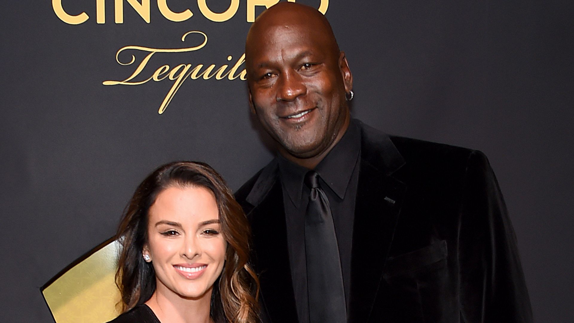 https://www.hola.com/us/horizon/landscape/872278faeaae-new-york-new-york-yvette-prieto-and-michael-jordan-attend-the-cincoro-tequila-la.jpg?im=Resize=(1200)