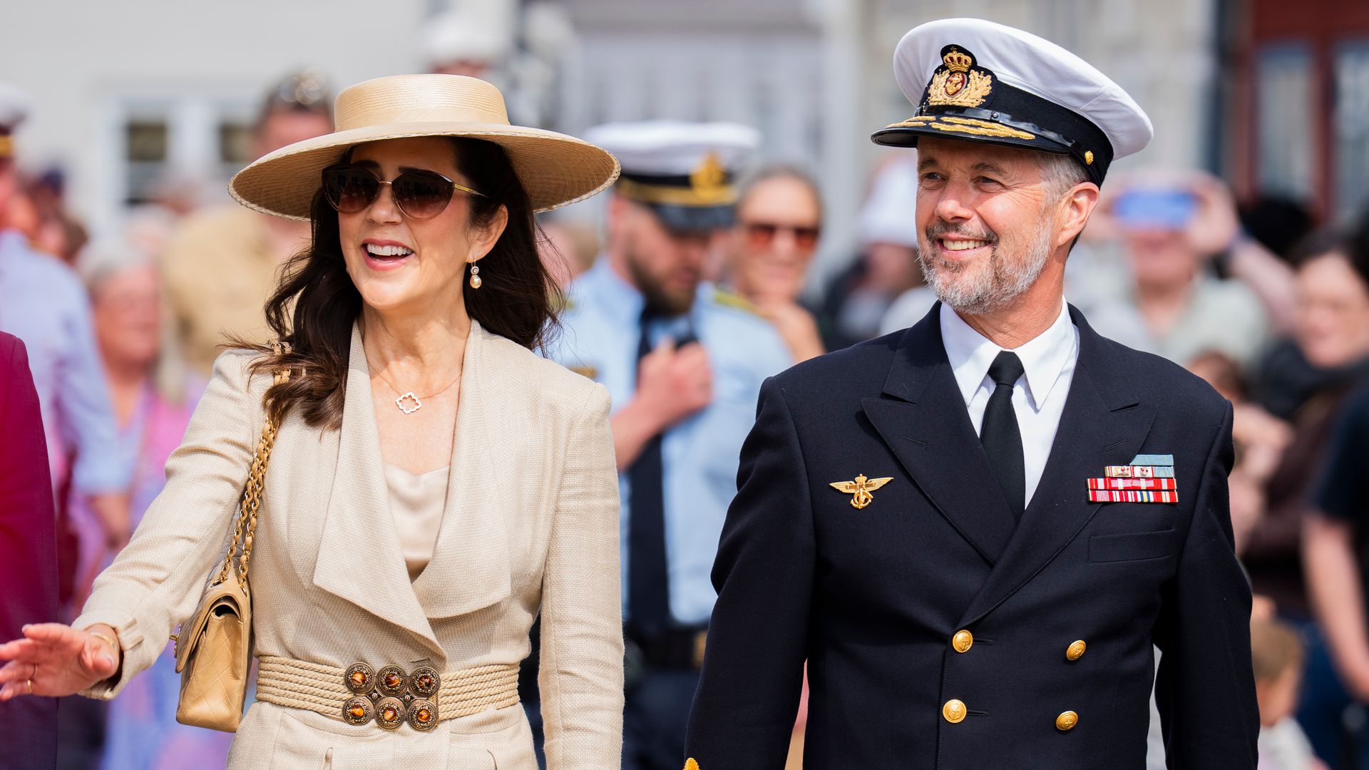 https://www.hola.com/us/horizon/landscape/88566854bd47-odense-denmark-king-frederik-x-of-denmark-and-queen-mary-of-denmark-on-a-city-wa.jpg?im=Resize=(1200)