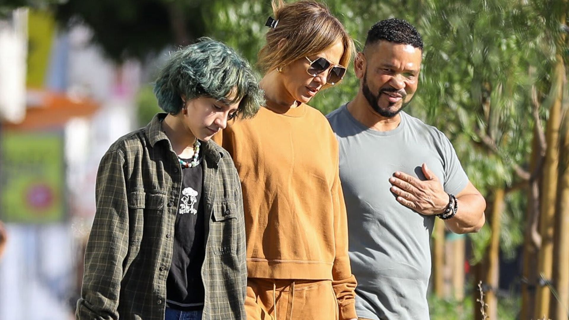Jennifer Lopez wore a matching sweat suit to go furniture shopping with Emme