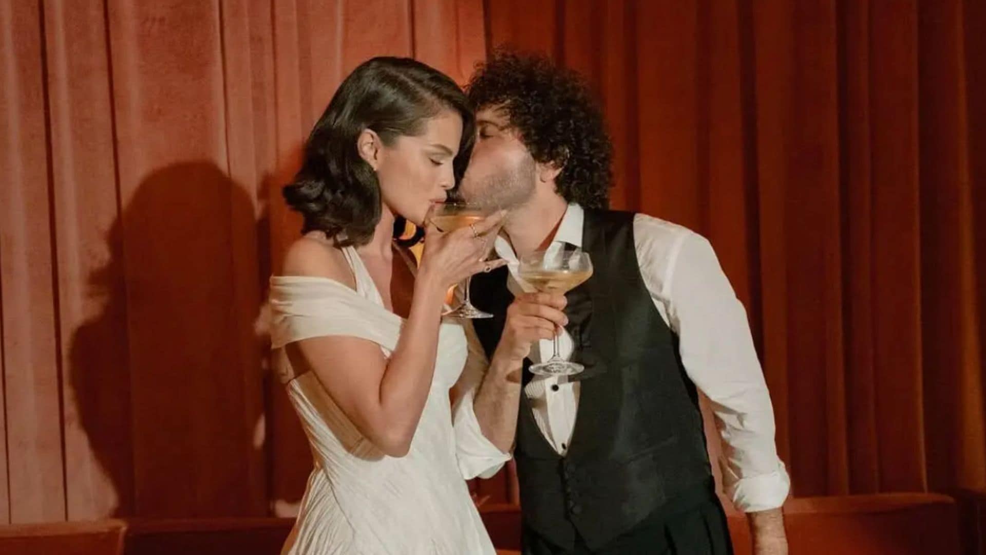 Selena Gomez danced barefoot during her wedding to Benny Blanco [PHOTOS]