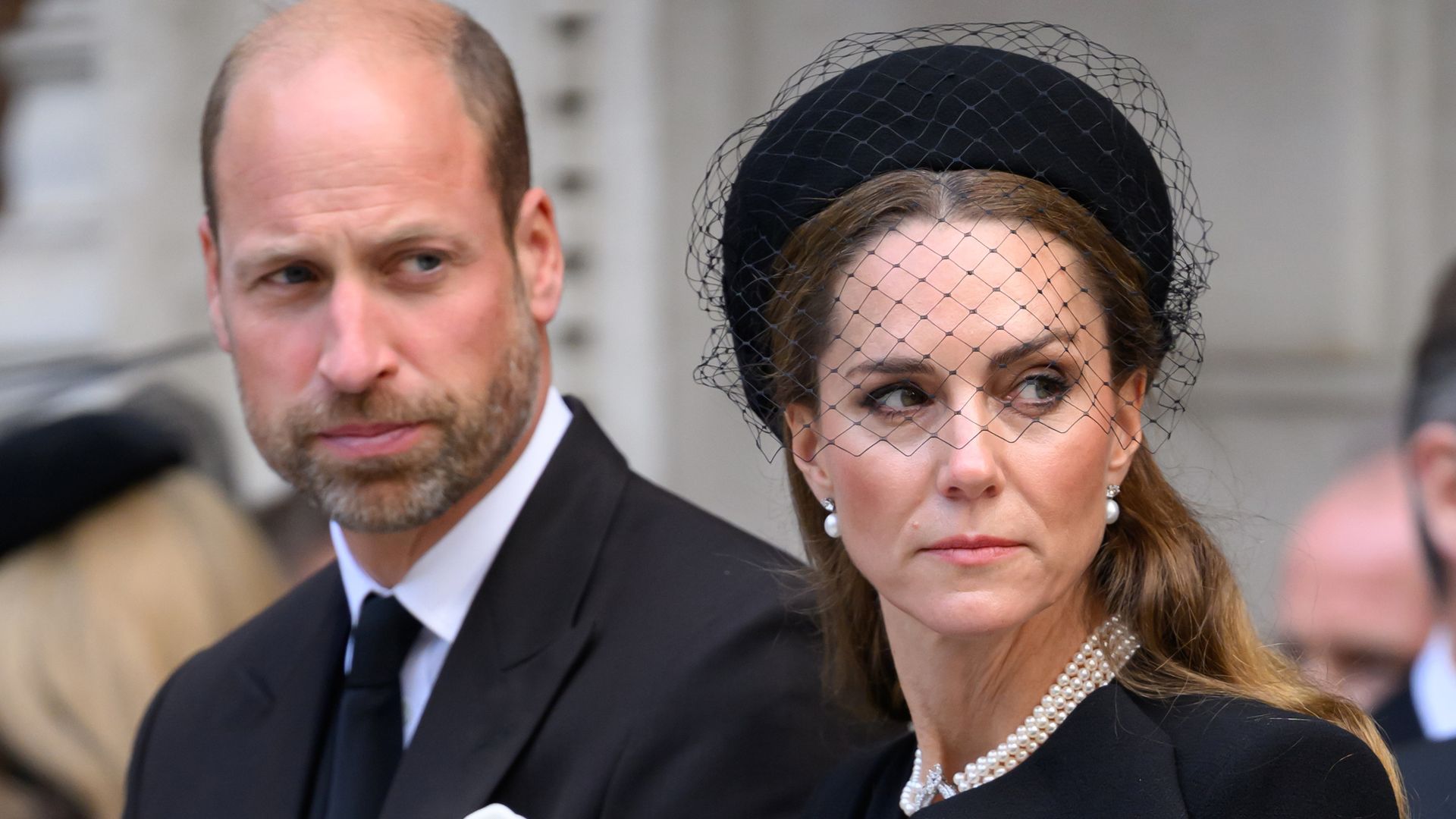 https://www.hola.com/us/horizon/landscape/89238f8098e3-london-england-prince-william-prince-of-wales-catherine-princess-of-wales-and-pr.jpg?im=Resize=(1200)