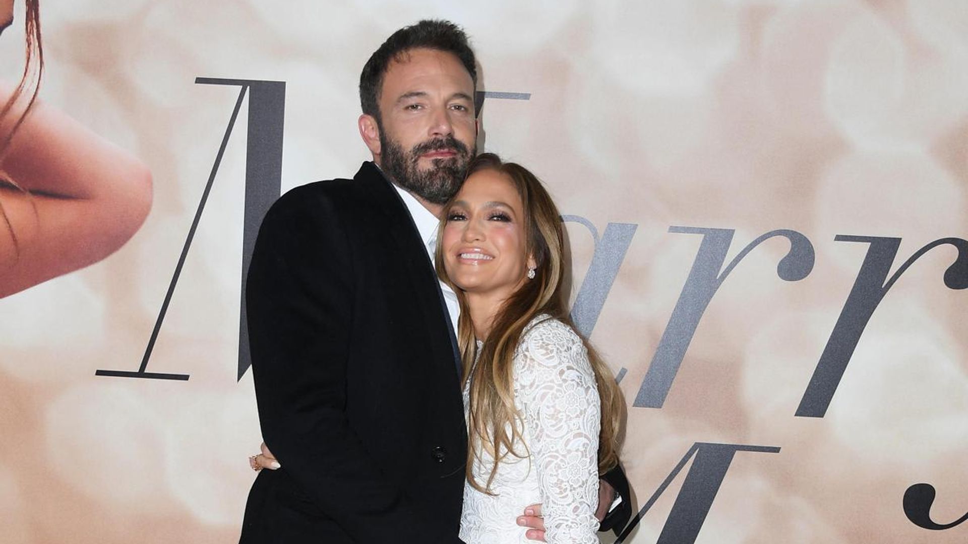 Jennifer Lopez & Ben Affleck go Christmas tree shopping