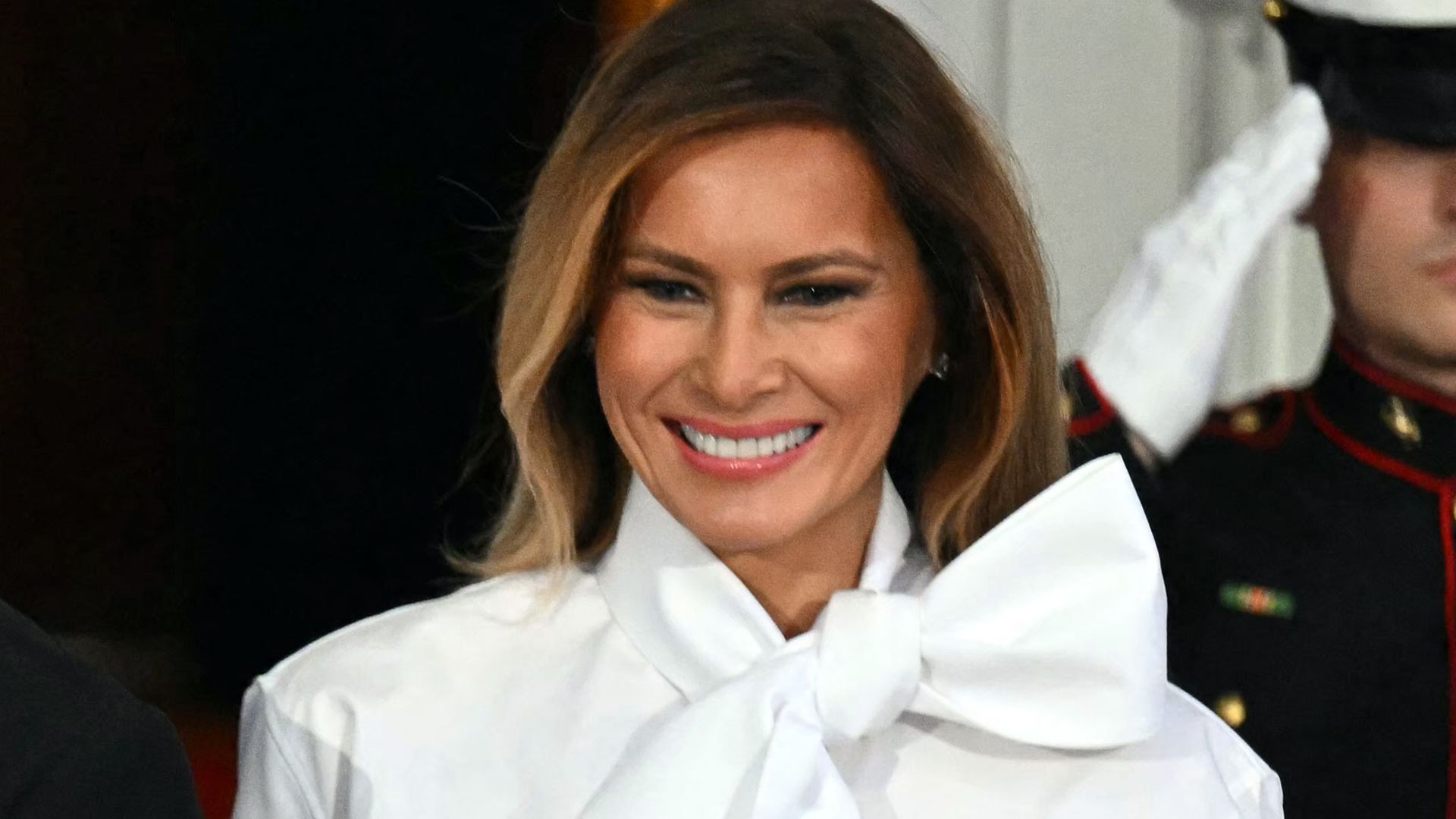 China's First Lady Peng Liyuan, China's President Xi Jinping, US President Donald Trump and US First Lady Melania Trump pose on the North Portico steps of the White House in 2026