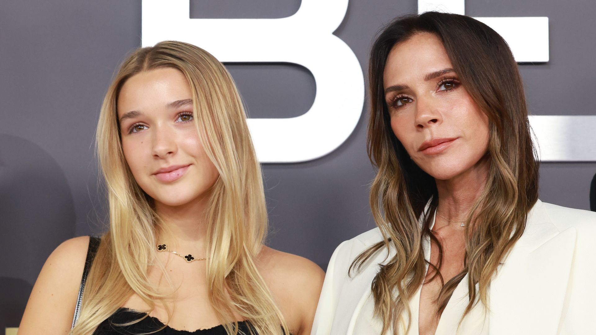 https://www.hola.com/us/horizon/landscape/8a4b68ea7a97-harper-beckham-victoria-beckham-david-beckham-at-netflixs-victoria-beckham-world.jpg?im=Resize=(1200)