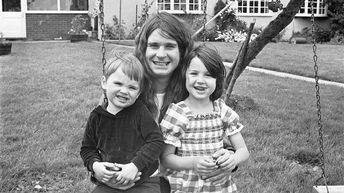 https://www.hola.com/us/horizon/landscape/8a6d8953a6b7-ozzy-osbourne-singer-with-the-heavy-metal-band-black-sabbath-seen-here-at-home-w.jpg?im=Resize=(1200)