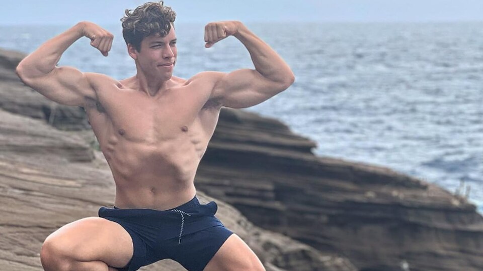 Joseph Baena shows off his bodybuilding skills in new post