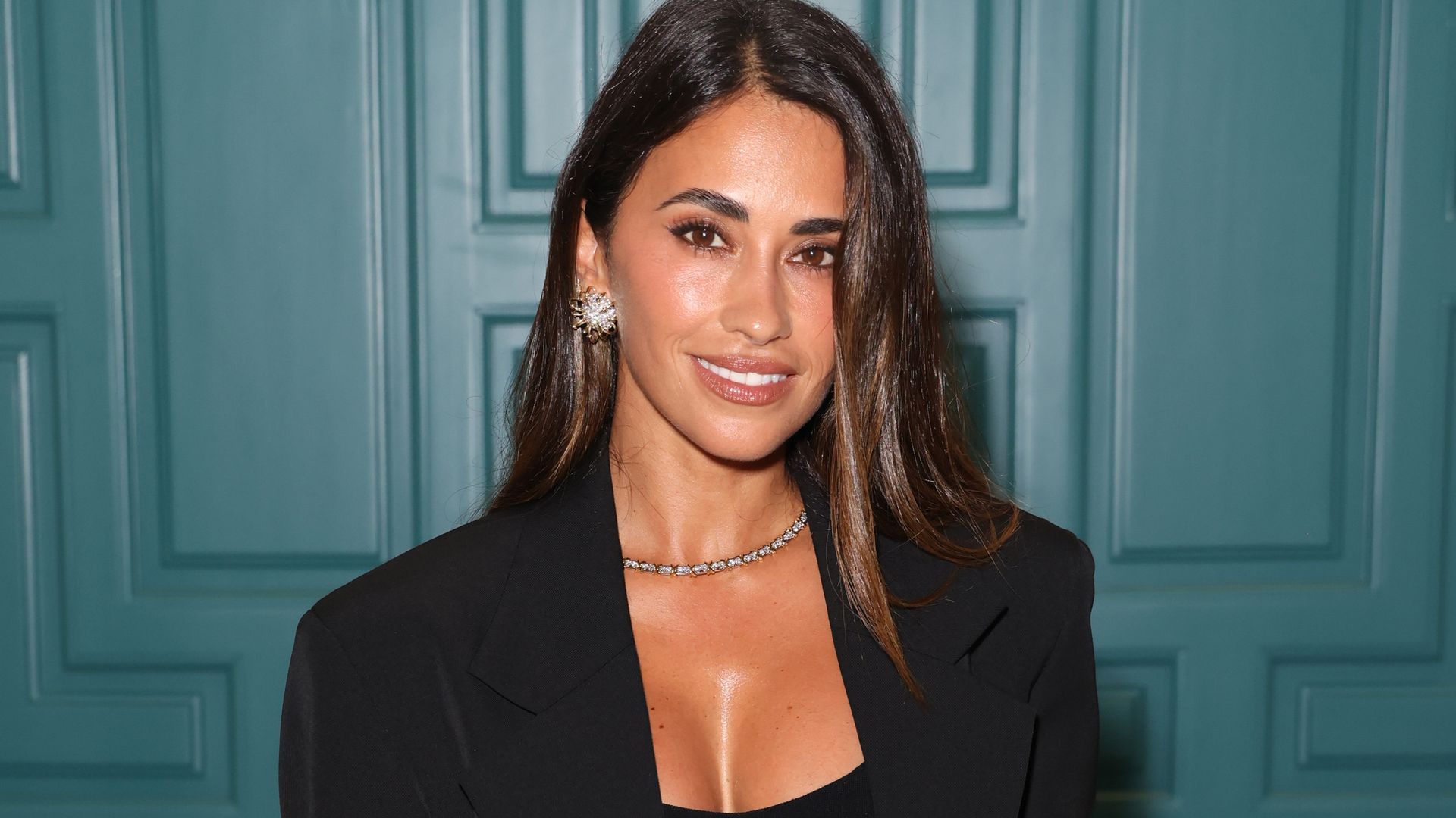 Antonela Roccuzzo stuns in chic Miami Beach photoshoot
