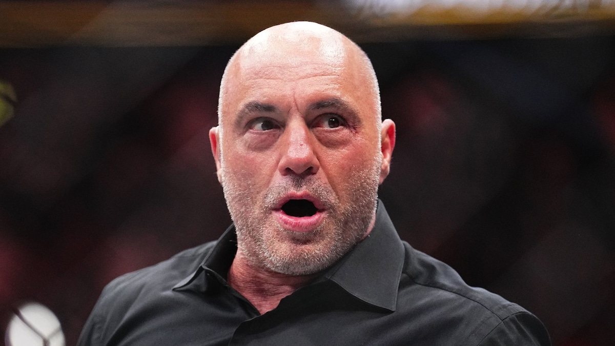 https://www.hola.com/us/horizon/landscape/8b220286c0a9-las-vegas-nevada-joe-rogan-reacts-to-the-knockout-win-by-max-holloway-in-the-bmf.jpg?im=Resize=(1200)