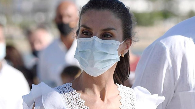 Queen Letizia wows in white during trip to Ibiza